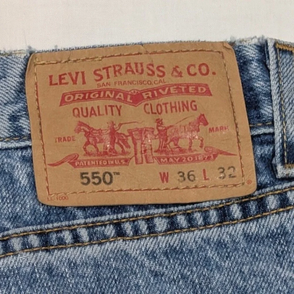 Levi's 550 Relaxed Fit Jeans Mens 36x32 Blue Denim Distressed Medium Wash
